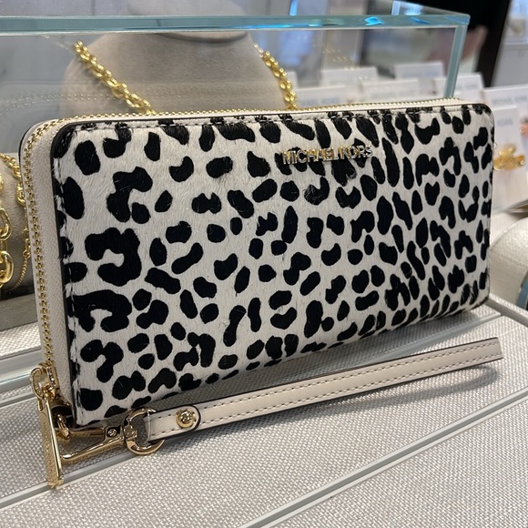 MICHAEL KORS
Leather Lg Continental Wristlet Phone Wallet Exotic Print Hair Calf - Picture 2 of 16